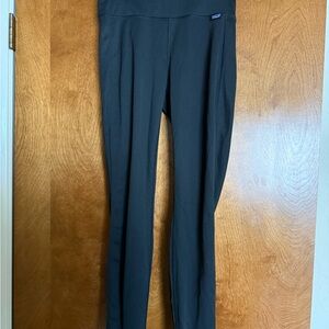 (Closet cleanout ‼️) size small, NWT, Patagonia base layer pants